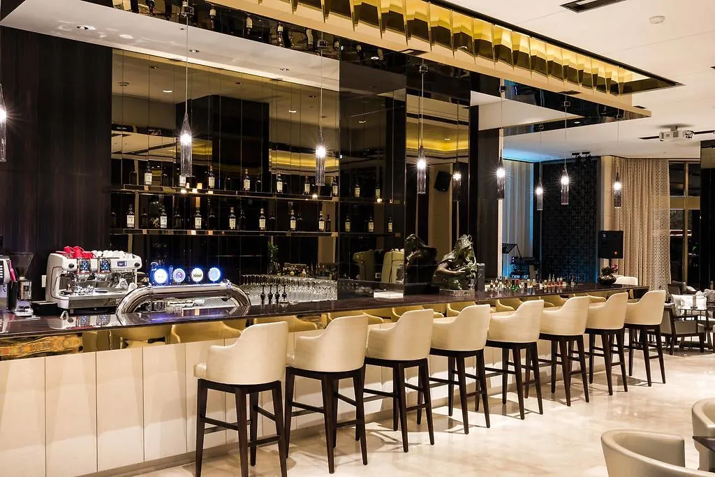 Lotte Hotel Busan 5*,
